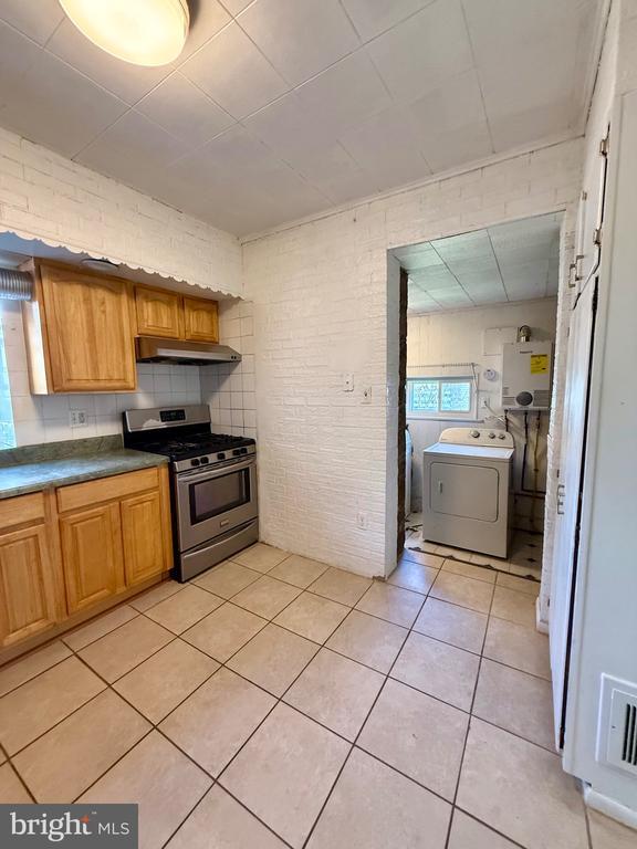 Building Photo - 403 S Main St