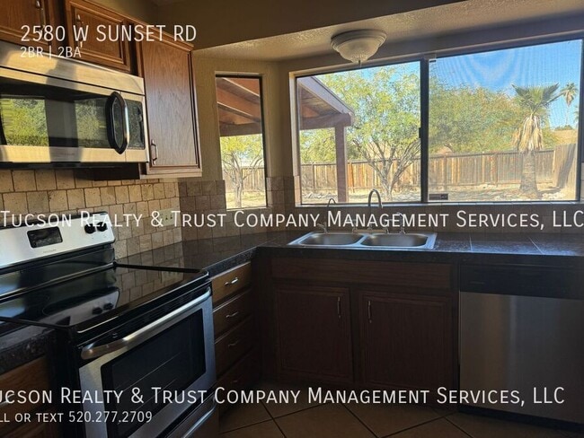 Building Photo - 2580 W Sunset Rd