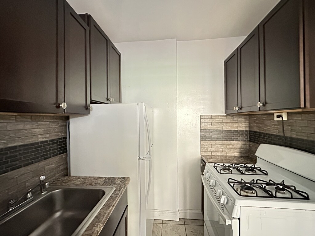 Building Photo - 1369 W Estes Ave