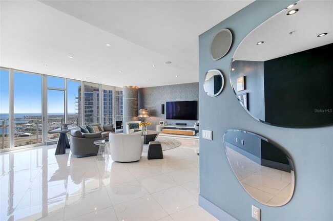 Building Photo - 175 1st St S