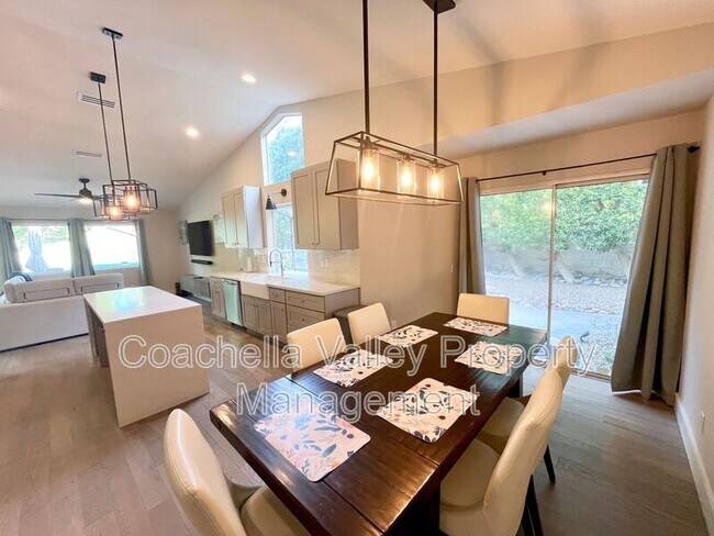 Building Photo - 39866 Newcastle Dr