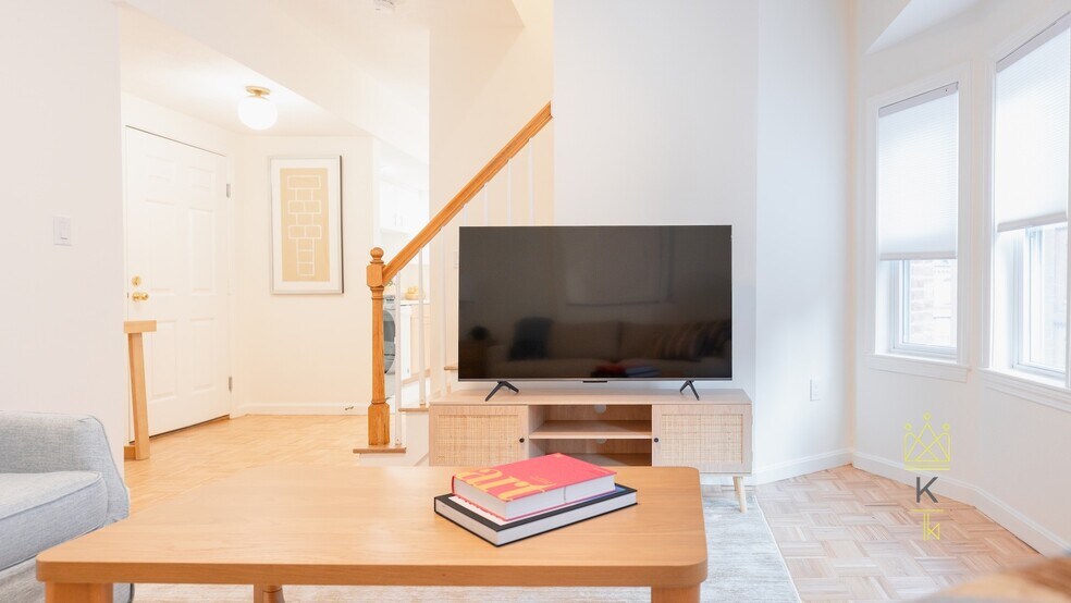 Building Photo - 5 Davis Ave