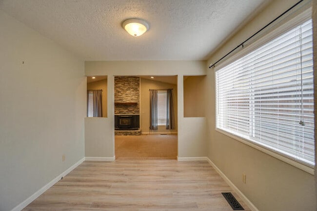 Building Photo - BEAUTIFUL THREE BEDROOM RANCH IN WEST LONGVIEW
