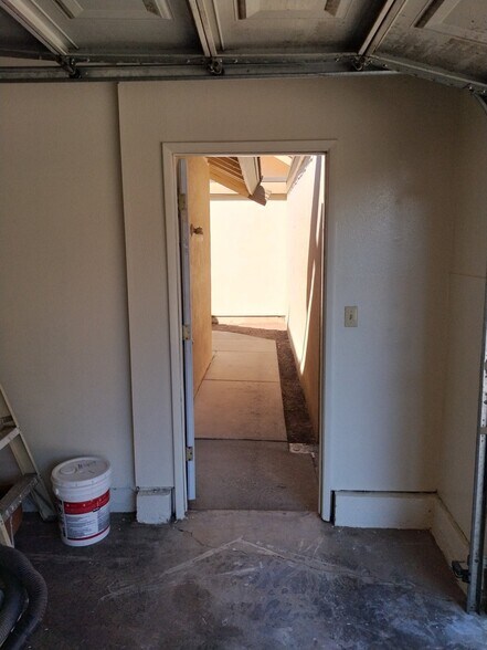 Building Photo - 3545 Fountain Way