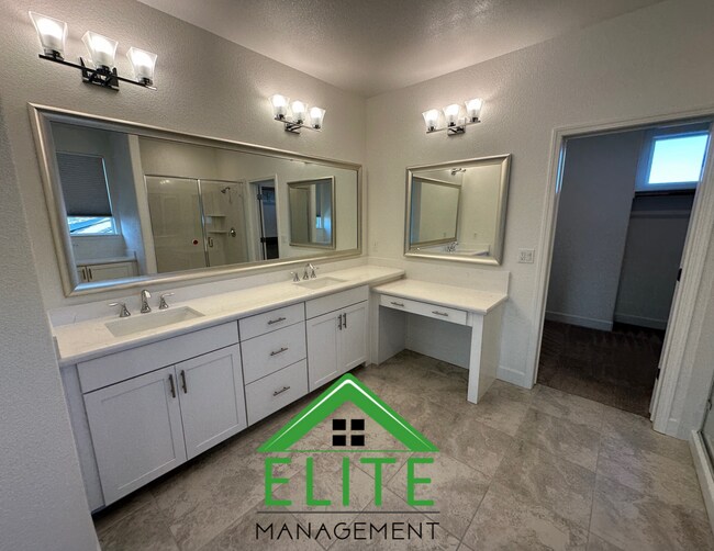 Building Photo - Spacious 5-Bedroom Home with Private In-La...