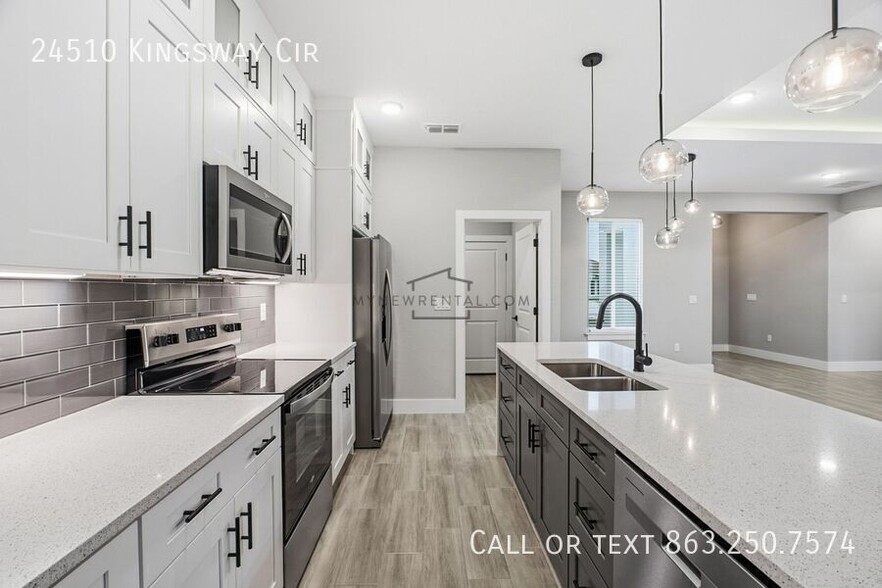 Building Photo - 24510 SW Kingsway Cir