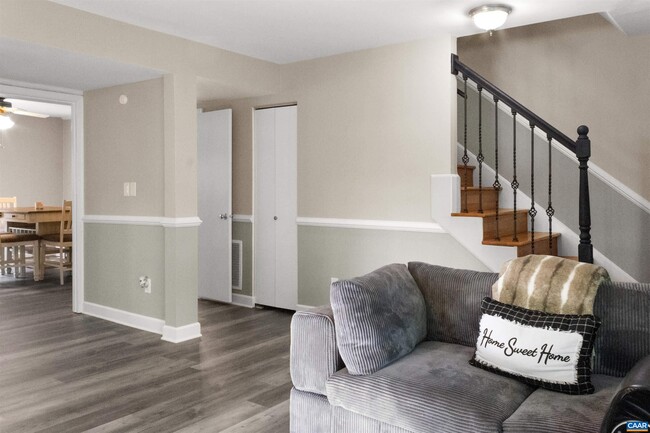 Building Photo - 118 Woodlake Dr