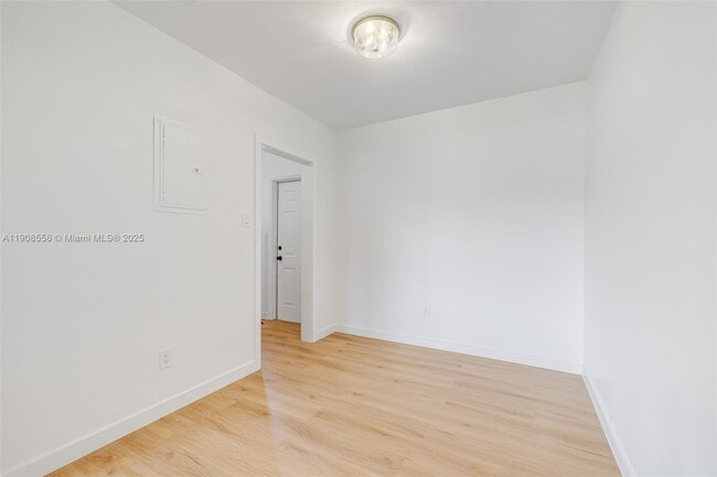 Building Photo - 1610 NW 33rd Ave