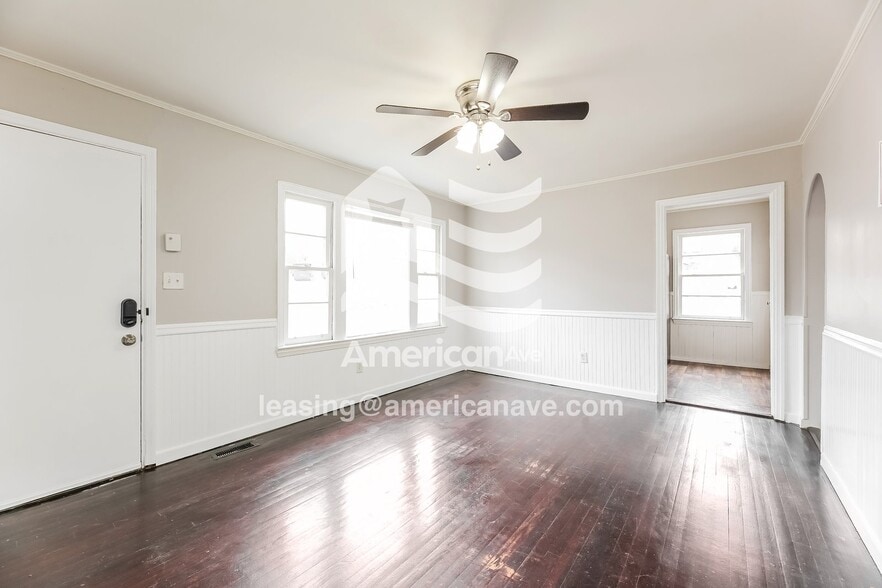 Building Photo - 409 Emma St