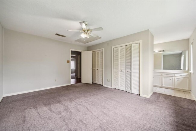 Building Photo - 1841 Sherwood Forest St