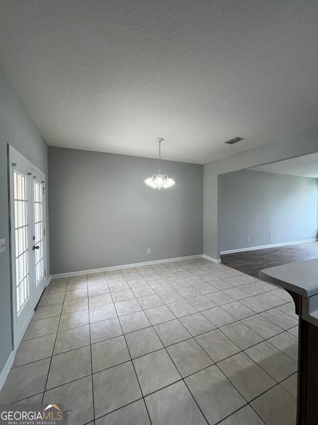 Building Photo - 219 Royal Palms Ave