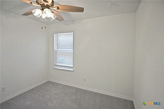 Building Photo - 512 Dakota Crk