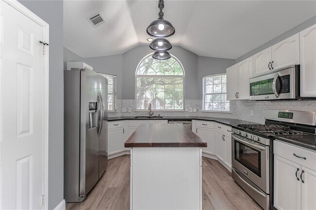 Building Photo - 13400 Caballero Cove