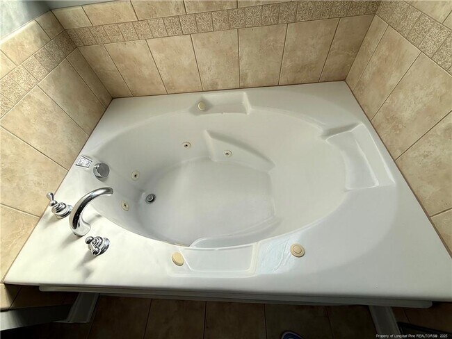 Building Photo - 2661 Lockwood Rd