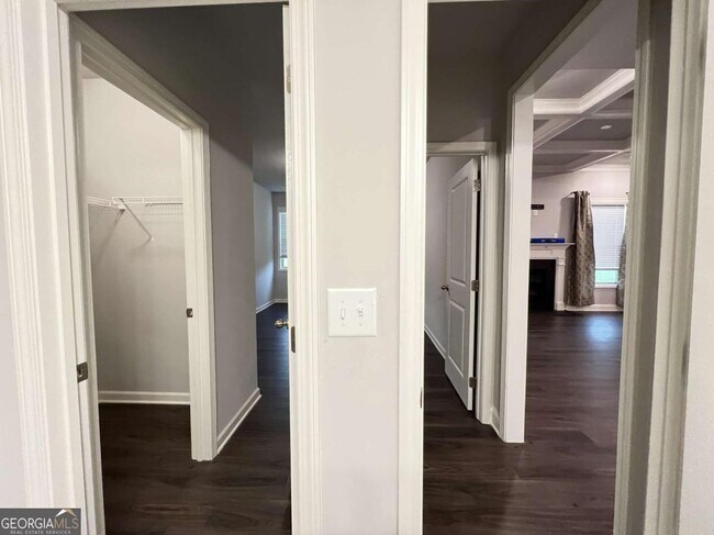 Building Photo - 4675 Silver Oak Dr SW