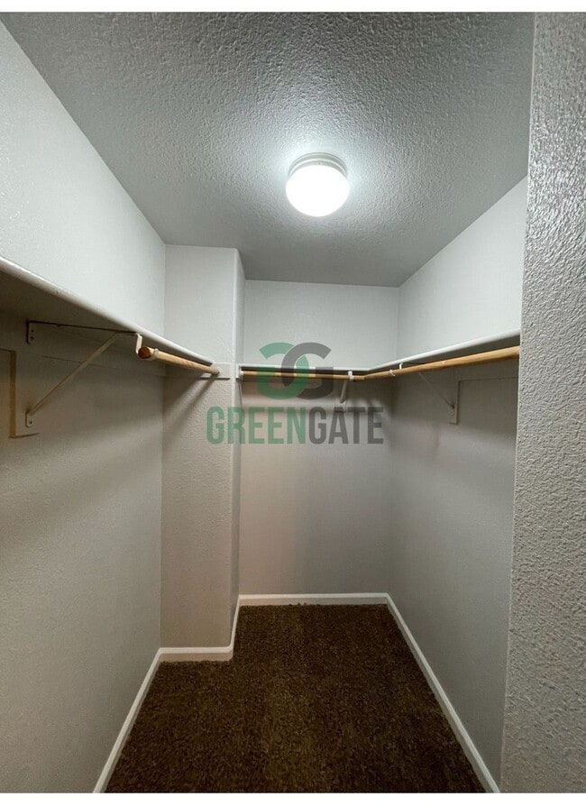 Building Photo - Two story 4 bedroom, 2.5 bath home in Stoc...