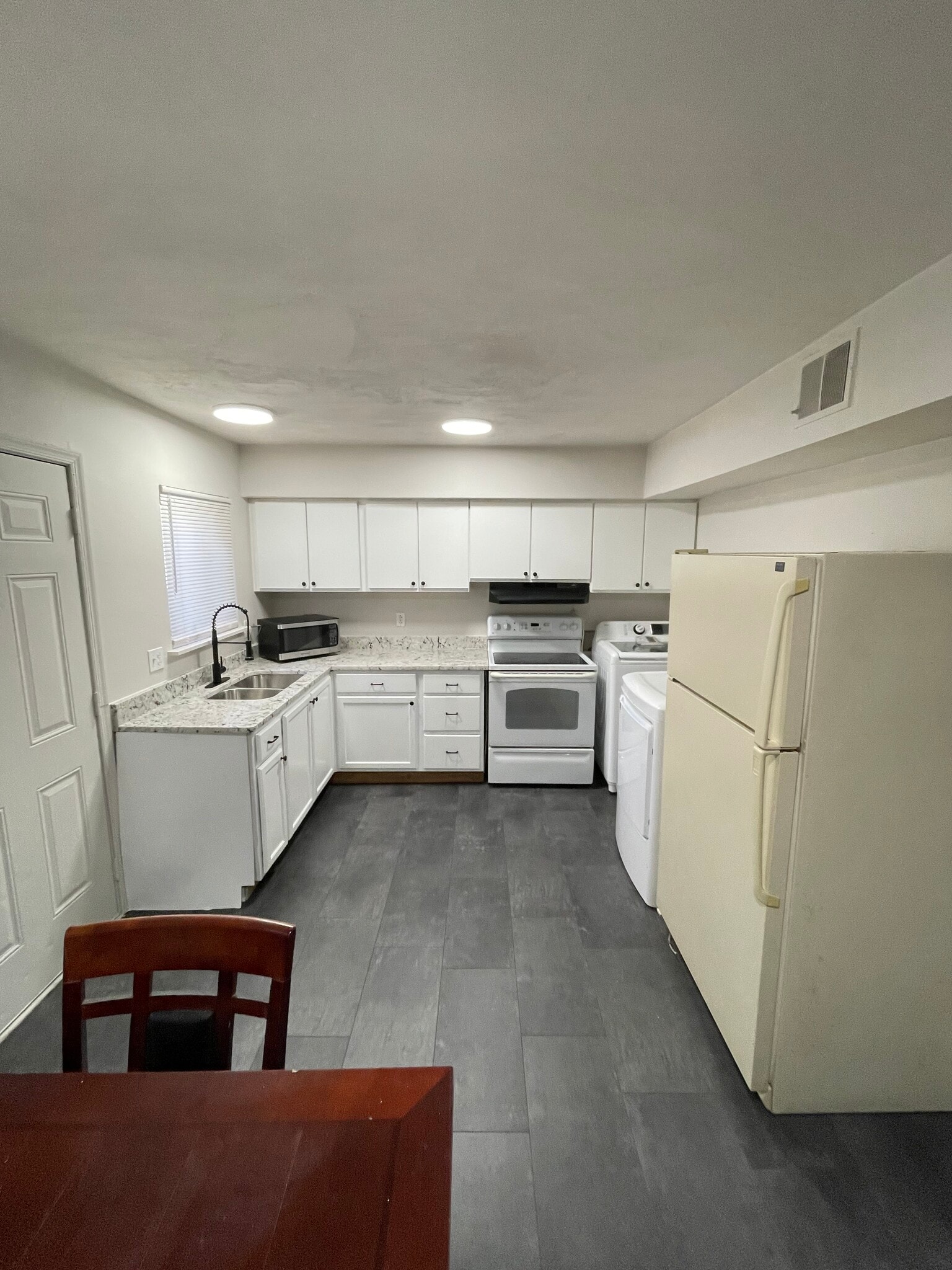 Building Photo - 3217 Dunkirk Ave