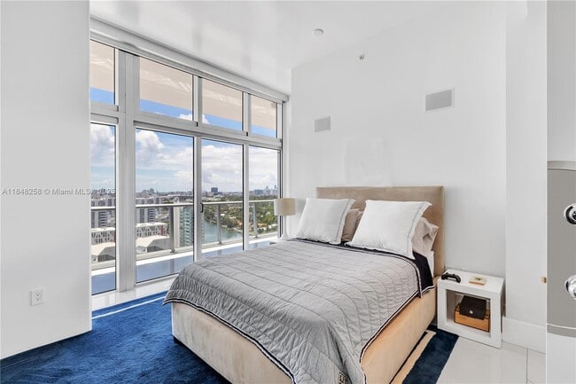 Building Photo - 3737 Collins Ave