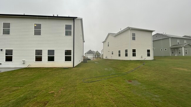 Building Photo - 415 Pointe N Dr