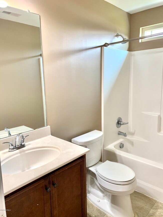 Building Photo - 421 McCall Dr