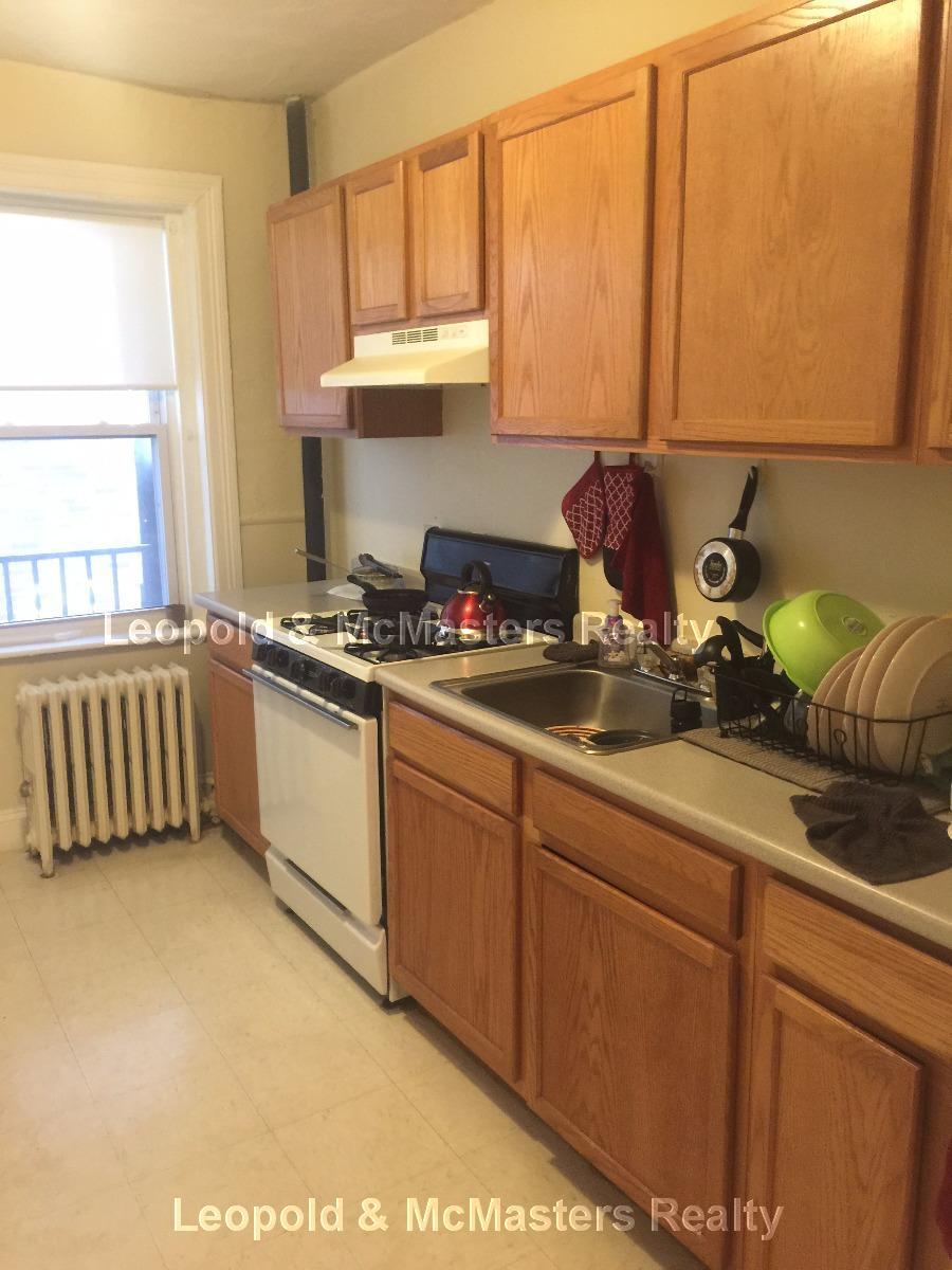 Building Photo - 76 Dunboy St