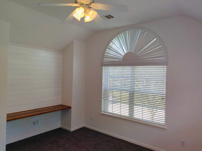 Building Photo - 6122 Vadini Shores Ln