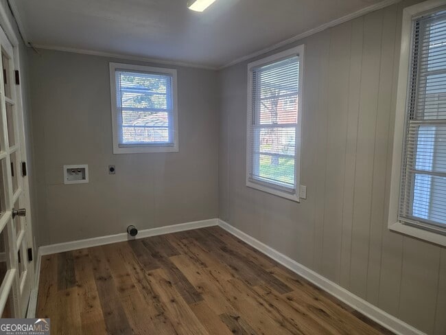 Building Photo - 8 Ronnie Ave