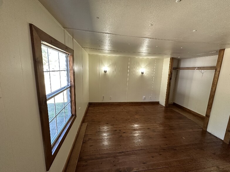 Building Photo - 85 Young Rd