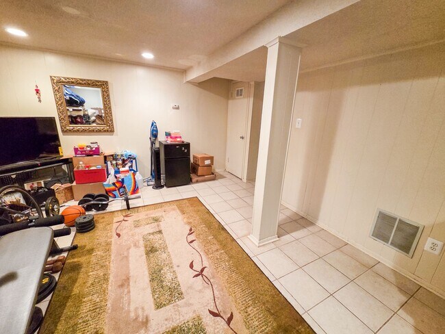 Building Photo - Beautiful 3BR Townhouse in Rockville/Derwood for early June Move-In!