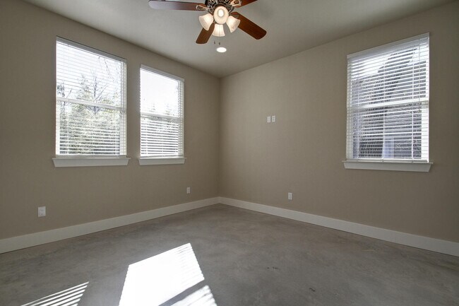 Building Photo - 2913 Rio Grande St