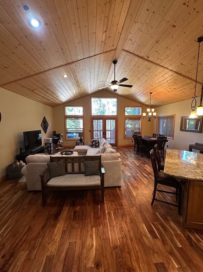 Building Photo - 11913 Snowpeak Way