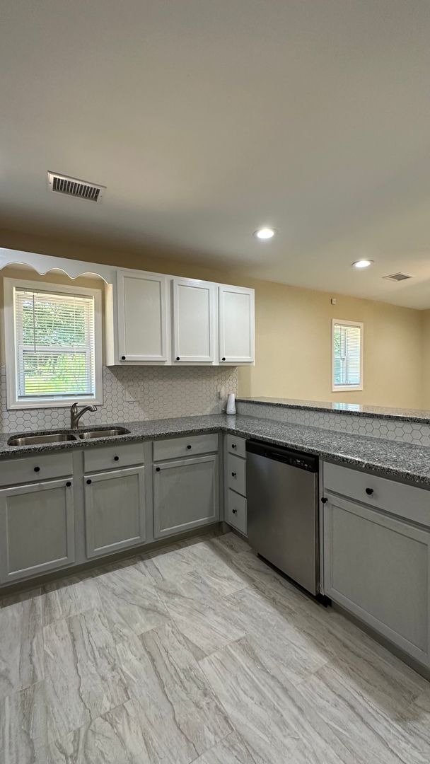 Building Photo - Charming Brand New 1 Bedroom 1 Bath Duplex
