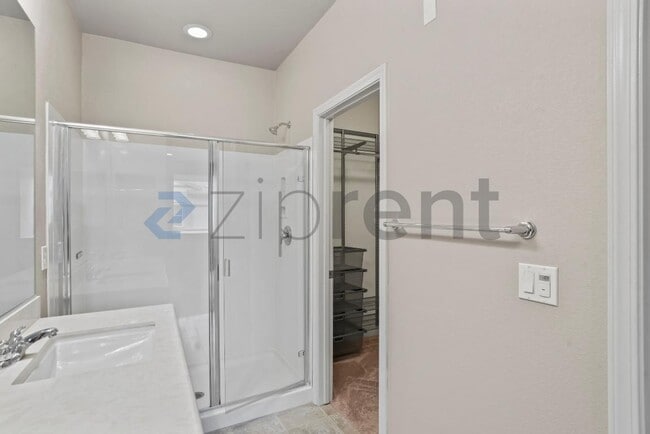 Building Photo - 2077 Kiwi Walkway