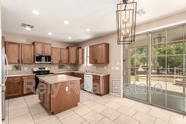 Building Photo - 15204 W Westview Dr
