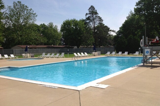 Building Photo - 1703 S Lincoln St