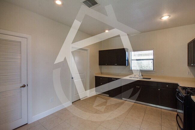 Building Photo - Unique 4 Bedroom, 2.5 Bathroom Home for rent