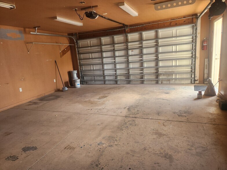 Building Photo - 18411 Heather Rd