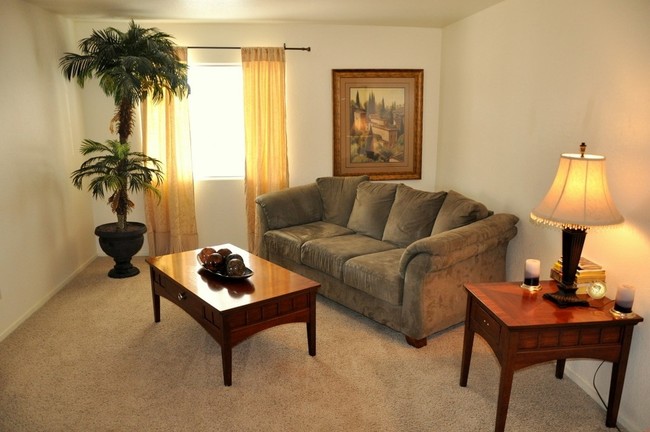 Living Room - Summerwind Apartment Homes