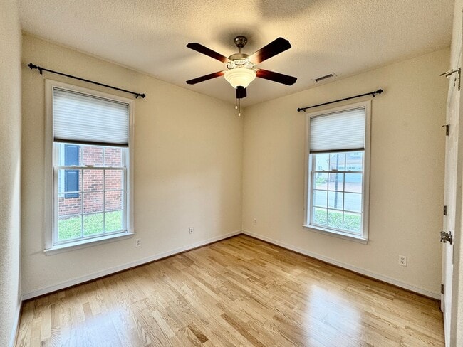 Building Photo - 3-Bedoom 1-Story Condo In Eagle Pointe! St...