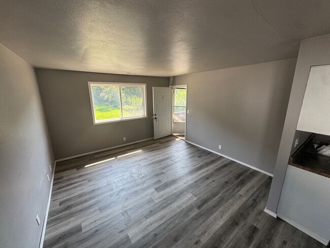 Building Photo - 213 Sunnyridge Ct