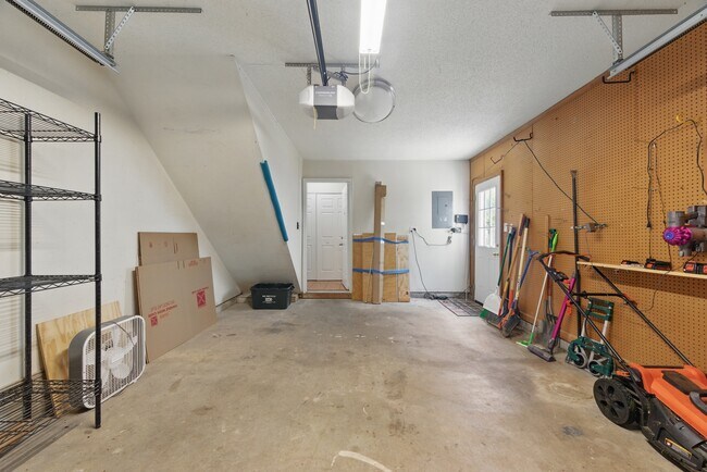 Building Photo - 103 Crimson Ct