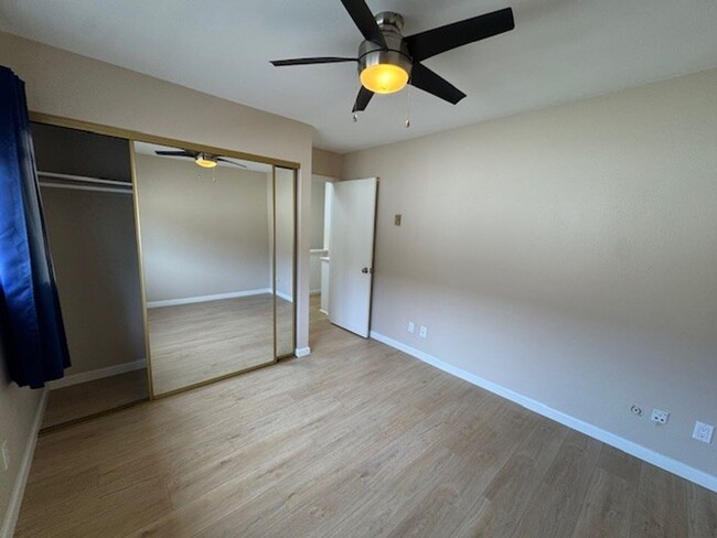 Building Photo - Spacious Tri Level 2Bed 2Bath Condo in Bay Ho