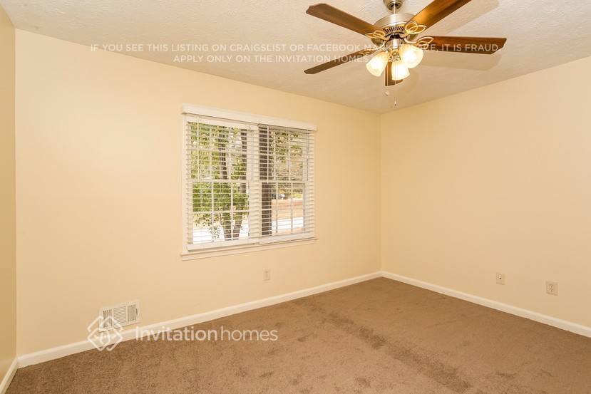 Building Photo - 3258 Village Glen Dr SW