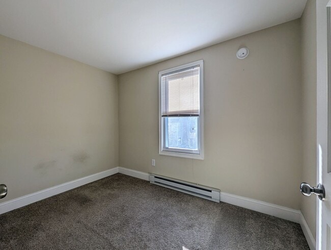 Building Photo - 223 W 6th St