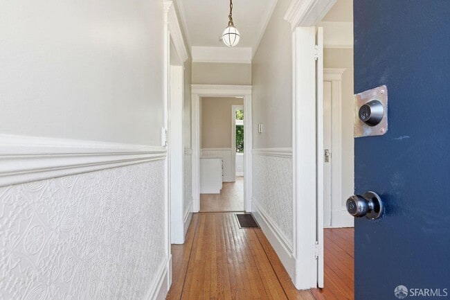 Building Photo - 1529 Hampshire St