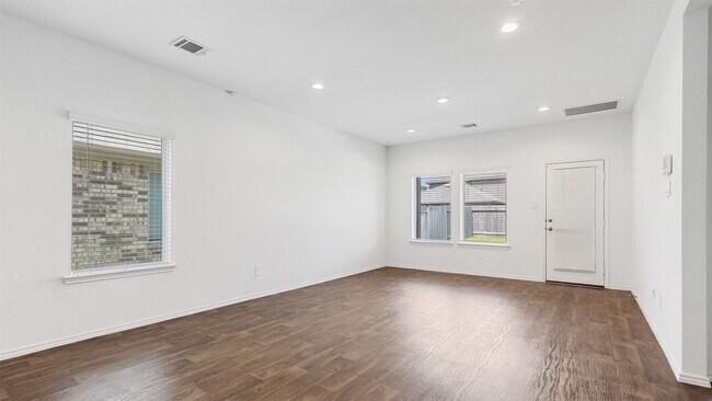 Building Photo - 14040 Thunder Pnes Dr