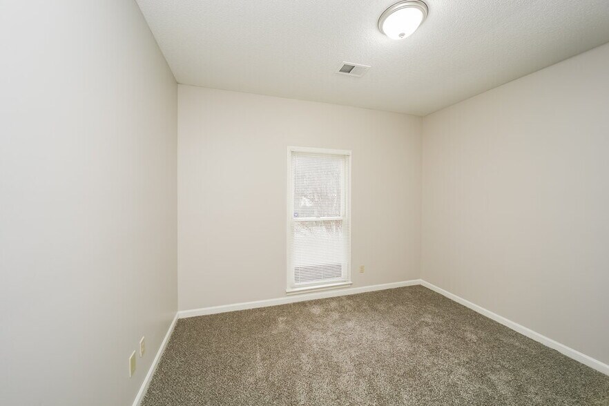 Building Photo - 8742 Raspberry Ln