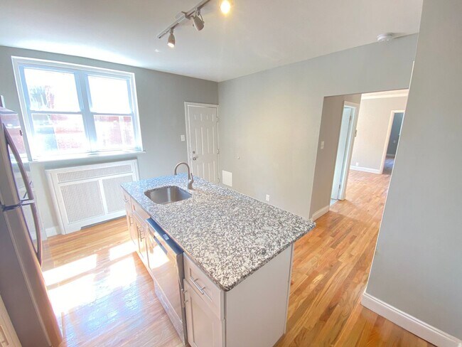 Building Photo - 1229 W Porter St