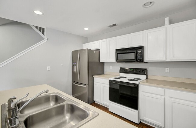 Building Photo - Premier Living With Dual Primary Suites & Community Comforts