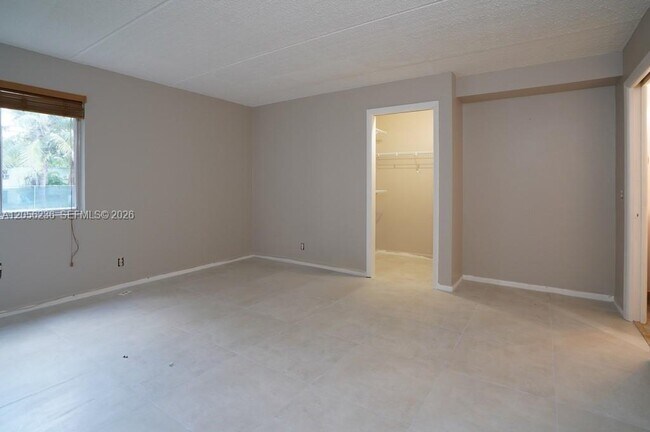 Building Photo - 1815 Fairview Villas Dr